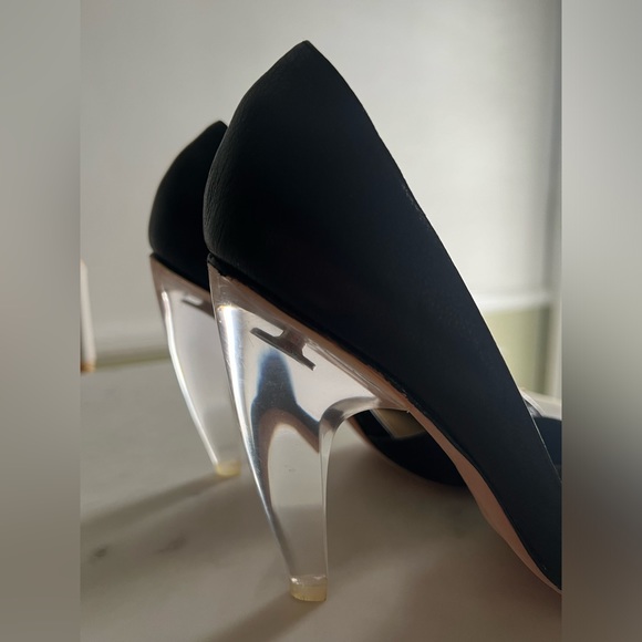 Report Signature black leather open toe pump curved transparent heel 8.5 - Picture 9 of 12